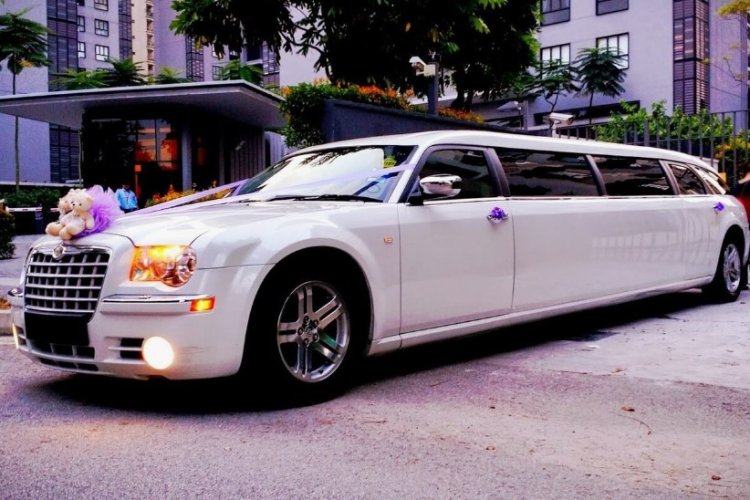 Elegant & Luxurious Wedding Limo Toronto | Book Now